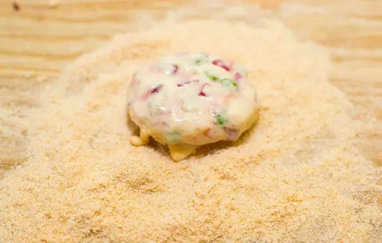 Hướng dẫn làm viên củ cải đường chiên thơm ngon 6