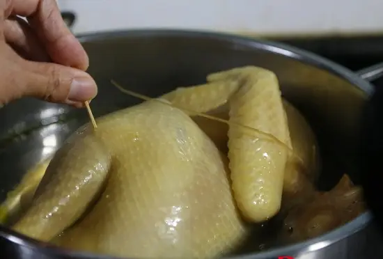 kiểm tra độ chín của thịt