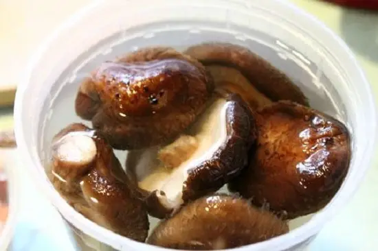 ngâm nấm hương khô