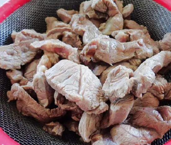 thịt bò luộc chín