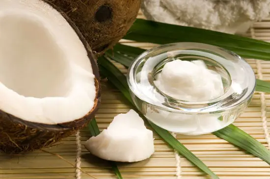 Công dụng của dâù dừa xuất phát từ thành phần có trong dừa