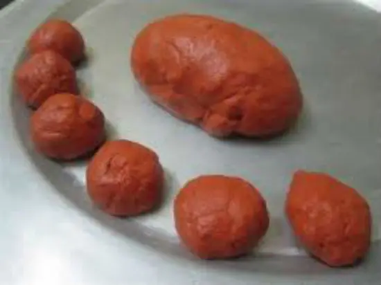 kheo-tay-lam-banh-bot-nep-nhan-dua-3
