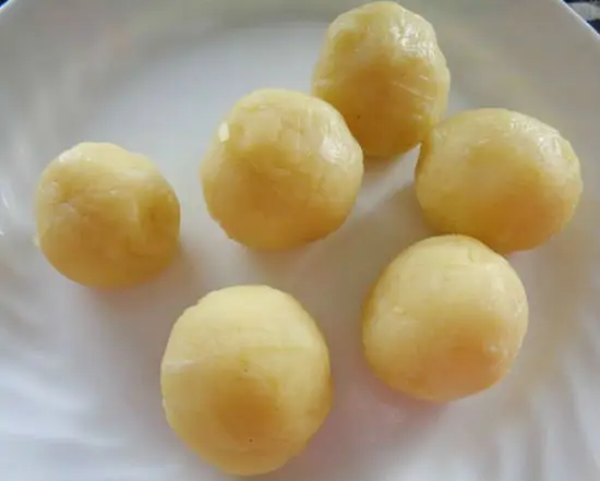 kheo-tay-lam-banh-bot-nep-nhan-dua-2