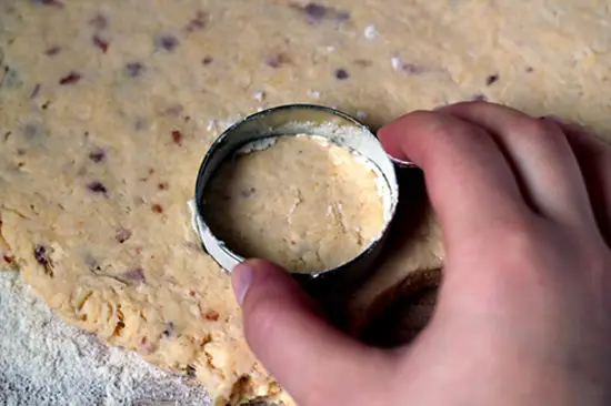 lam-banh-tu-pho-mai-va-thit-hun-khoi-11