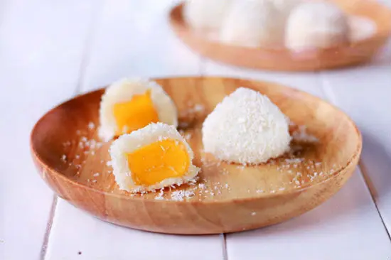 kheo-tay-lam-banh-deo-nhan-xoai-7