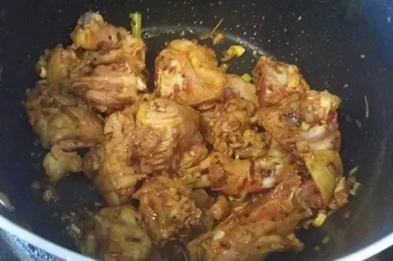 KHÉO TAY LÀM MỲ GÀ XỨ QUẢNG
