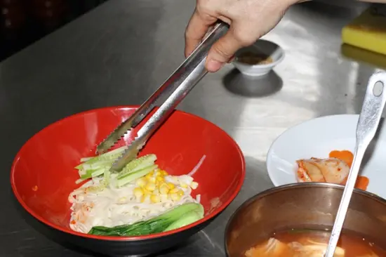 KHÉO TAY TỰ LÀM MỲ KIM CHI