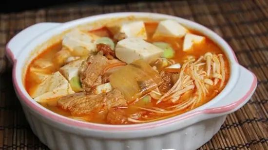 KHÉO TAY TỰ NẤU CANH KIM CHI RONG BIỂN ĐÚNG KIỂU HÀN QUỐC