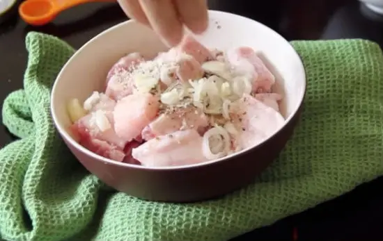 kho-thit-kho-tau-cho-ca-nha-ngon-com-3