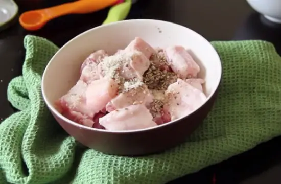 kho-thit-kho-tau-cho-ca-nha-ngon-com-2