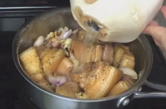 kho-thit-kho-tau-cho-ca-nha-ngon-com-4