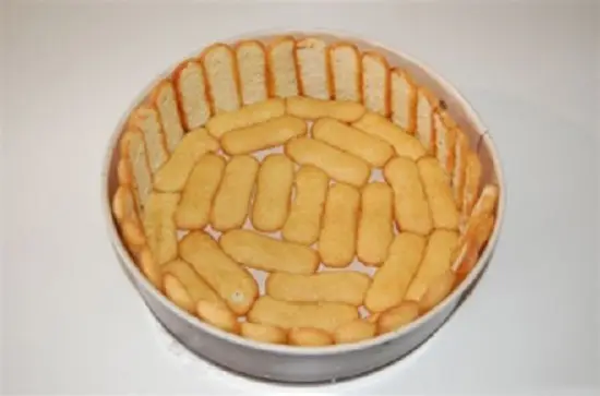 xếp bánh vào khuôn