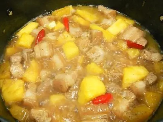 cho dứa vào kho cùng thịt