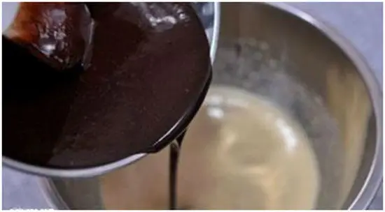 Làm bánh brownie kem socola không khó 4