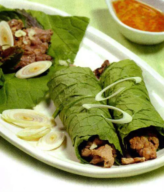 Làm món bò cuốn lá cải ngọt đậm đà