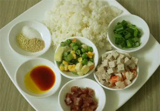 cach-lam-com-rang-trung-sieu-nhanh-02