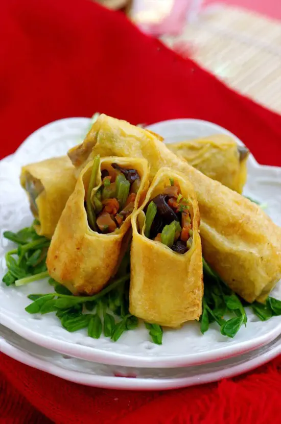 Mách bạn cách làm món ăn chay hấp dẫn: Nem chay