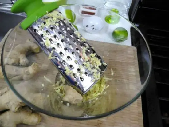 Sơ chế nguyên liệu pha trà gừng