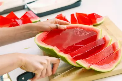 MÁT LẠNH THẠCH DƯA HẤU NGÀY HÈ