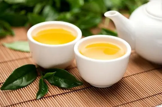 Dùng chè tươi để chữa nhiệt miệng
