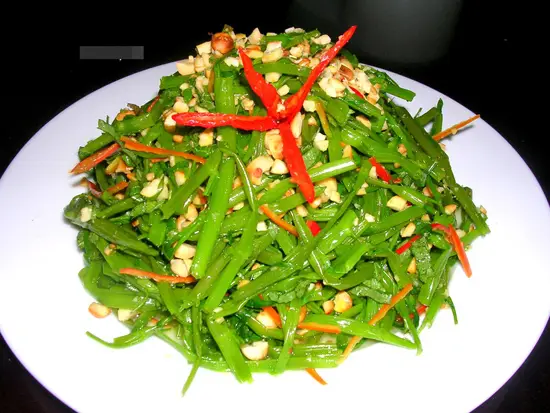 Mẹo làm nộm rau muống vừa xanh vừa giòn