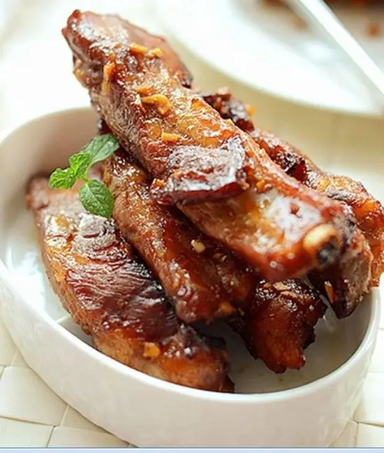 Món ngon cuối tuần: Sườn nướng tỏi