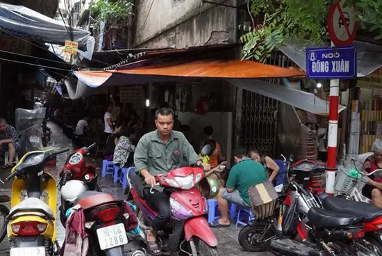 NGÕ CHỢ ĐỒNG XUÂN- THIÊN ĐƯỜNG QUÀ VẶT GIÁ RẺ