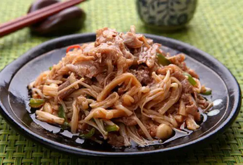 Ngon cơm hơn với món bò xào nấm kim châm