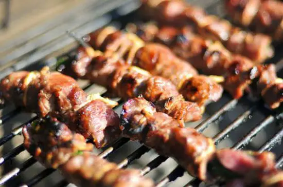ngon-mat-ngot-com-voi-thit-bo-cuon-hanh-nuong-6