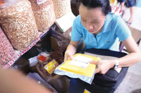 Nguyên liệu bánh Trung thu Trung Quốc bày bán tràn lan đáng báo động