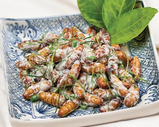 Nhộng rang lá chanh bùi ngậy ngon cơm