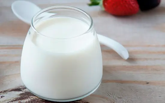 cách chữa nhiệt miệng hiệu quả sữa chua