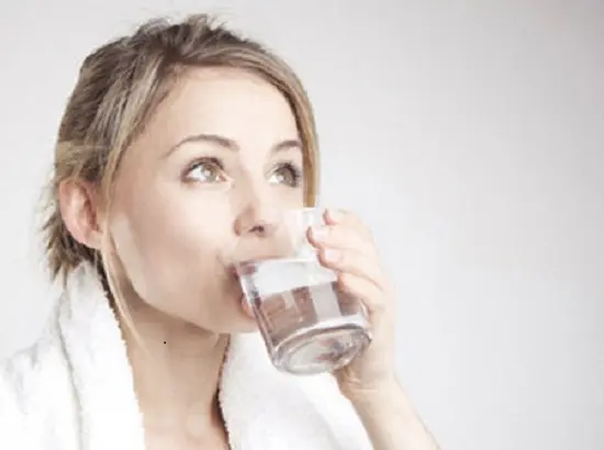 Xúc miệng thường xuyên để trị nhiệt miệng