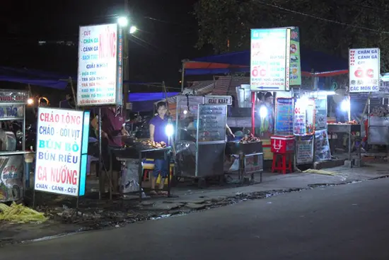 NHỮNG CON PHỐ QUÀ VẶT GIÁ RẺ Ở SÀI GÒN