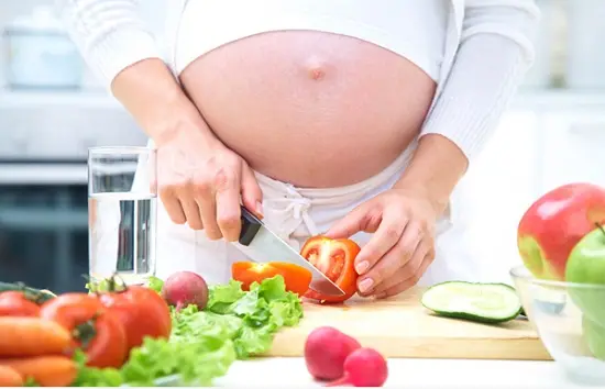 Những loại thực phẩm bà bầu nên tránh khi mang thai