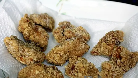 PHÚT BIẾN TẤU VỚI GÀ CHIÊN HÚNG QUẾ