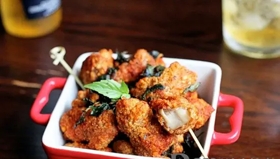 PHÚT BIẾN TẤU VỚI GÀ CHIÊN HÚNG QUẾ