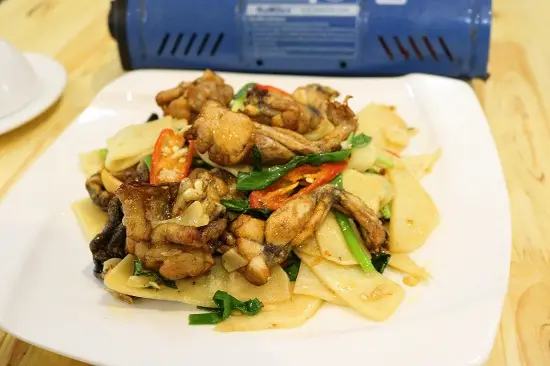 Quán Bê thui cầu mống 688 - Ăn lẩu ếch tẹt ga chỉ 99k