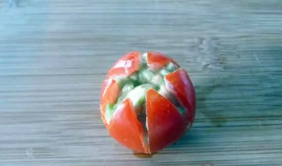 SALAD THANH CUA VÀ NẤM THÀNH GIỎ HOA TULIP