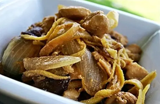 Sử dụng lò vi sóng nấu món gà rang gừng tiết kiệm thời gian