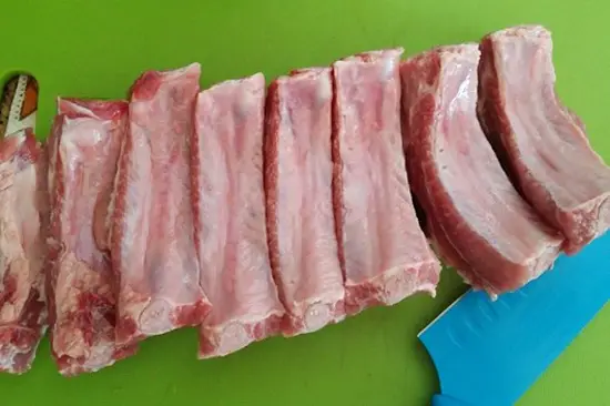 SƯỜN NƯỚNG TỎI CHO BỮA TỐI THÊM ĐẬM ĐÀ