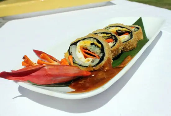 SUSHI CẦU VỒNG MÓN NGON CHO NGÀY MỚI