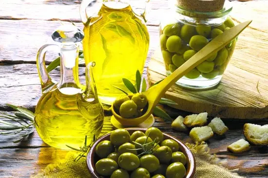 tác dụng của dầu oliu với tóc 3