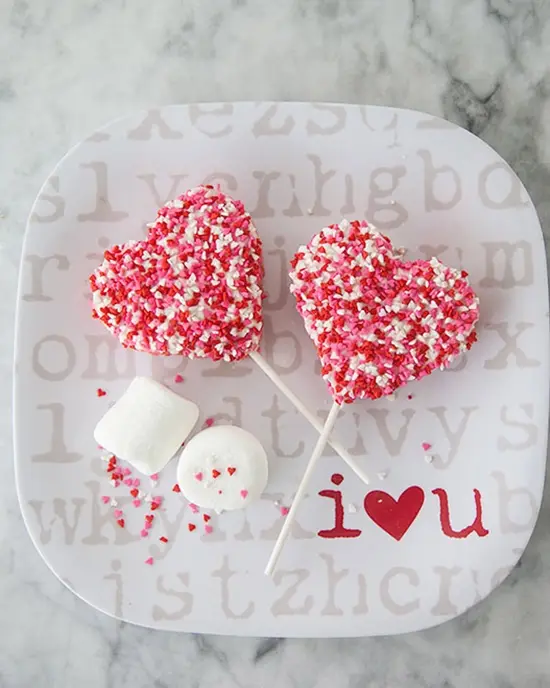 Tạo bánh trái tim từ bỏng gạo ngọt ngào cho ngày Valentine