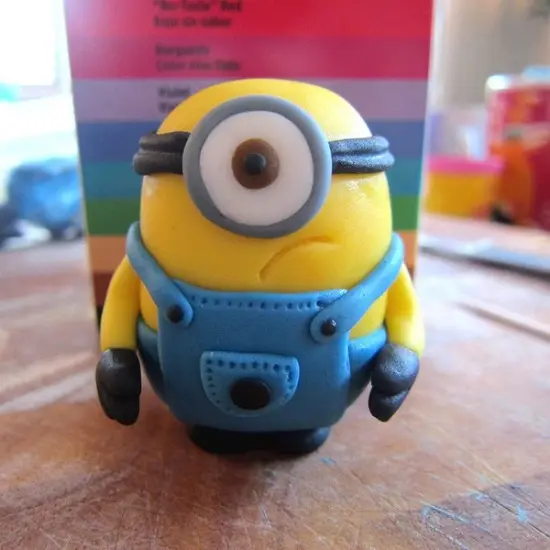 tạo mặt cười cho minion