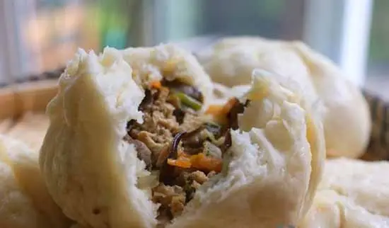TẬP LÀM BÁNH BAO CHAY ĐÓN RẰM THÁNG 7