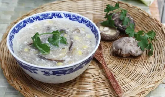 Thưởng thức món súp gà nấm hương