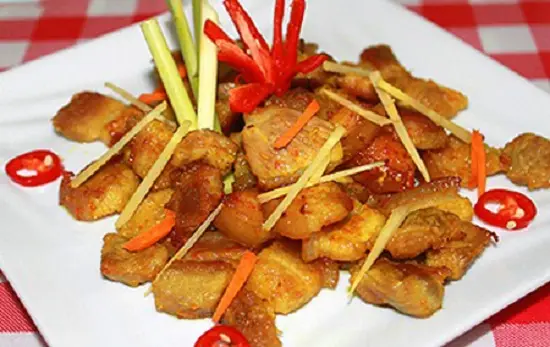 thịt ba chỉ kho riềng thơm ngon