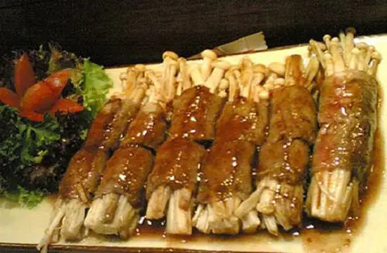 THỊT BÒ CUỘN NẤM KIM CHÂM NGON NHƯ NHÀ HÀNG