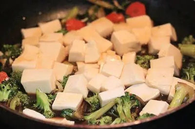 THỊT BÒ XÀO ĐẬU PHỤ NON